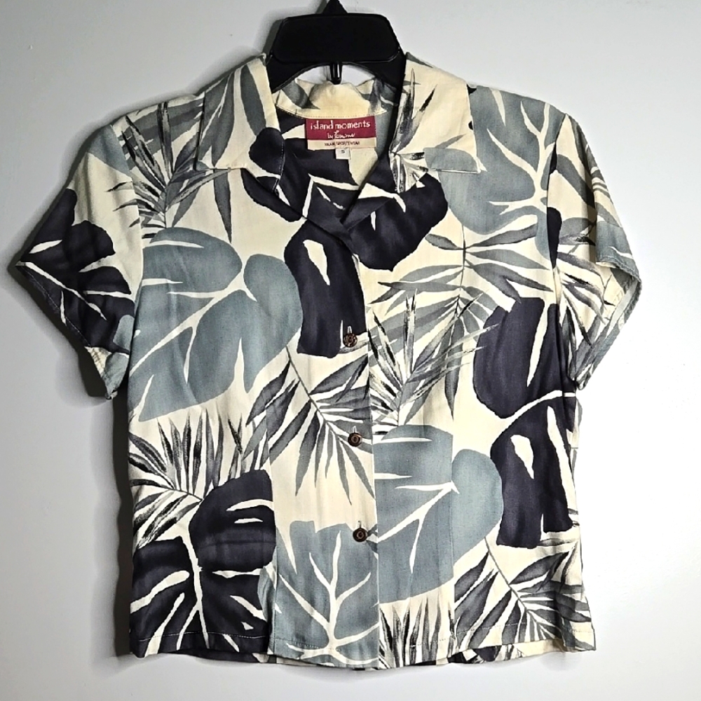 Island Moments by Emme Iolani Sportswear Tropical Print Button Up Blouse Size S